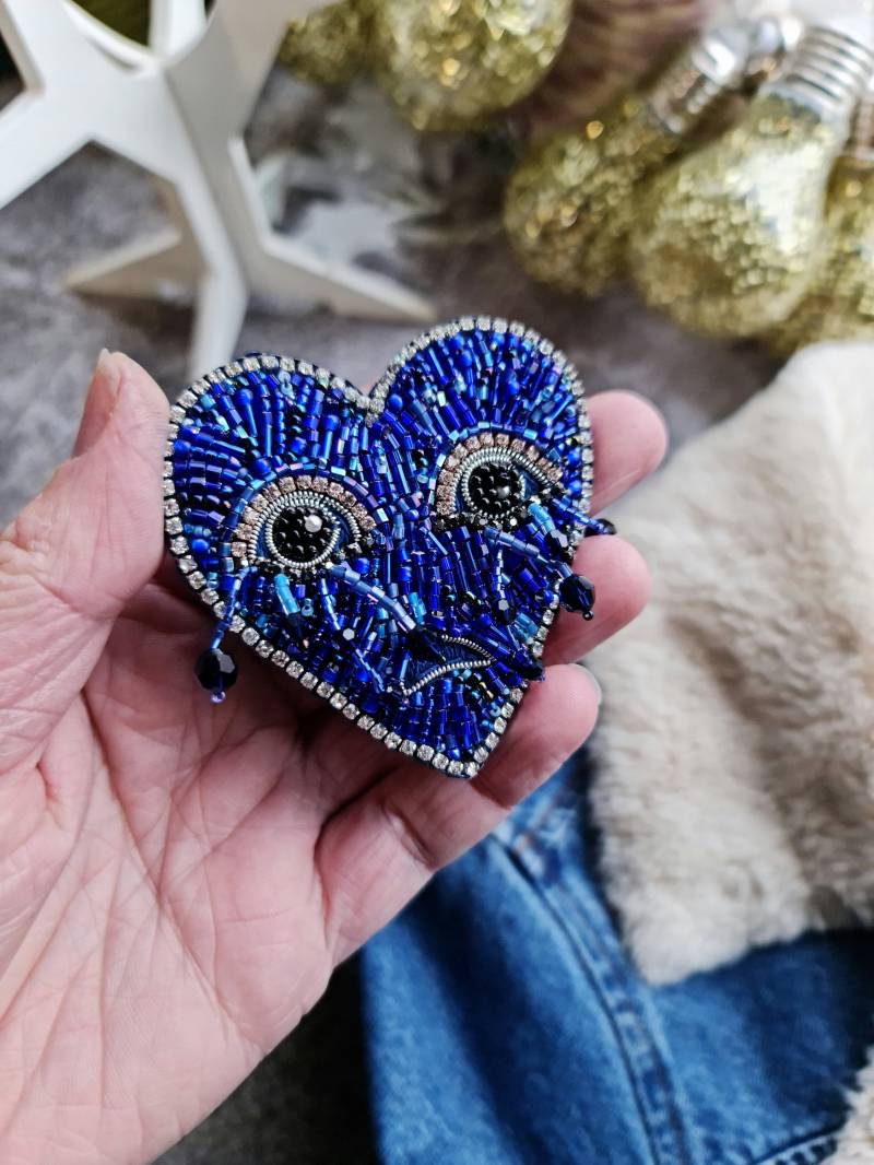 Herz Perlen Brosche Gestickte Blau Evil Eye Brosche Herz Perlen Brosche Gestickte Blau Evil Eye Brosche von RdjewelryDesigns