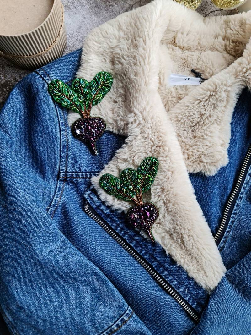 Lila Beete Pin Brosche, Perlen Schmuck von RdjewelryDesigns