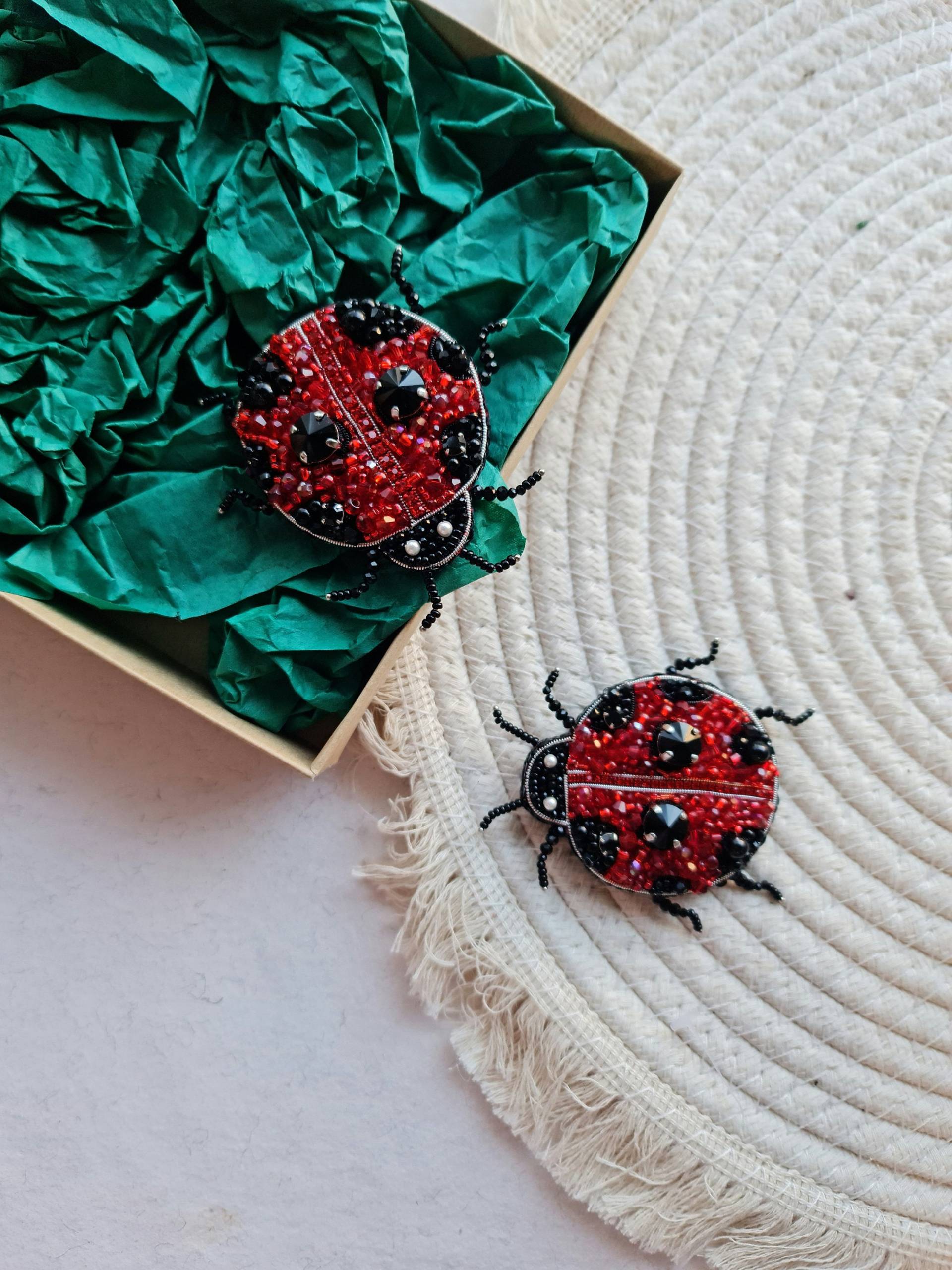 Lucky Bug Bling Bestickte Marienkäfer Brosche von RdjewelryDesigns