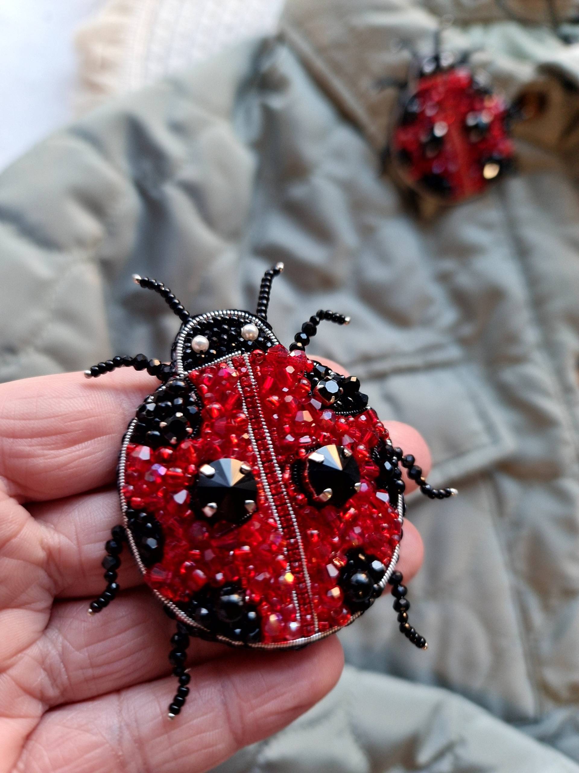 Marienkäfer Brosche Für Frau, Insekten Schmuck von RdjewelryDesigns