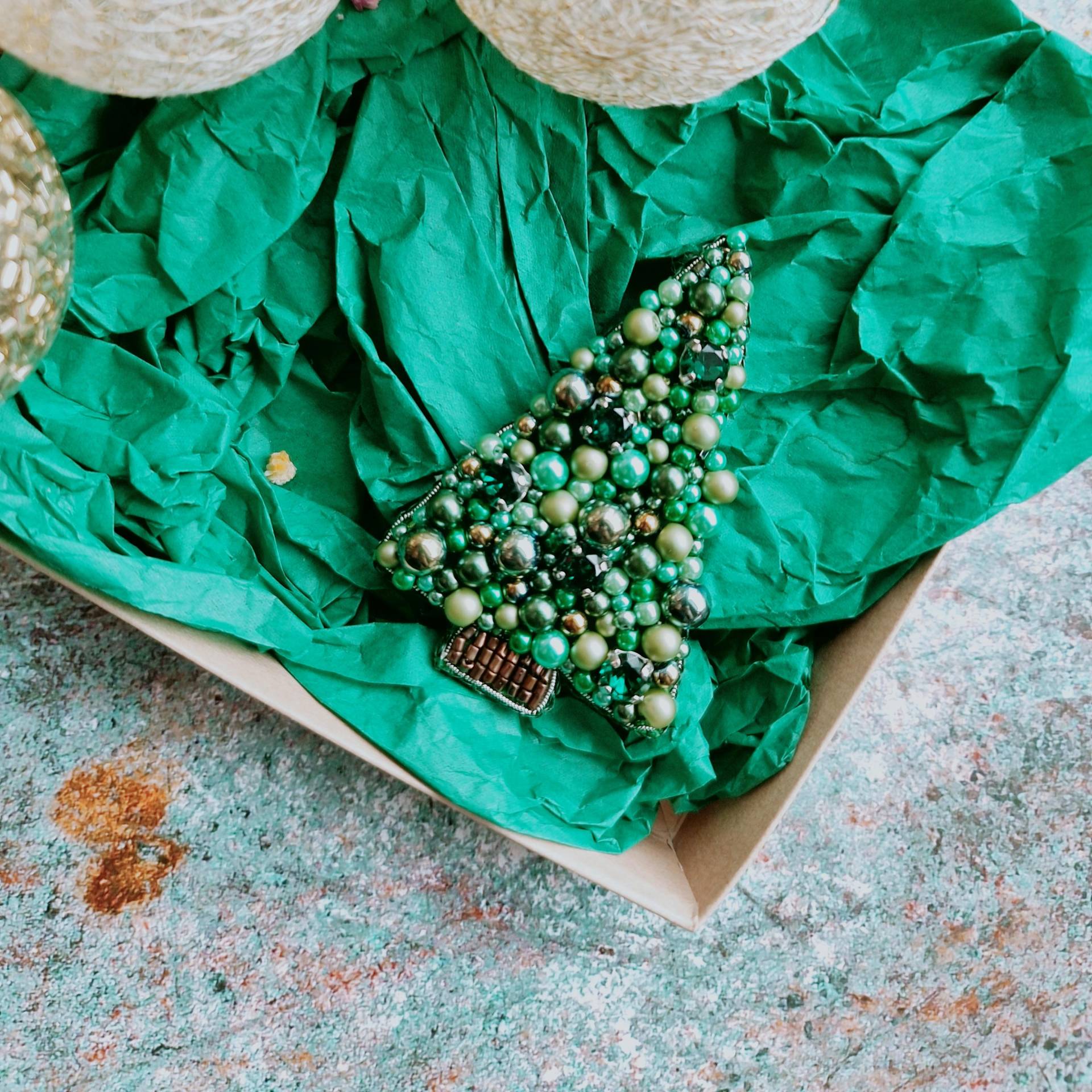 Perlen Brosche Weihnachtsbaum Handbestickte Weihnachtsbrosche, Grüner Festlicher Schmuck von RdjewelryDesigns