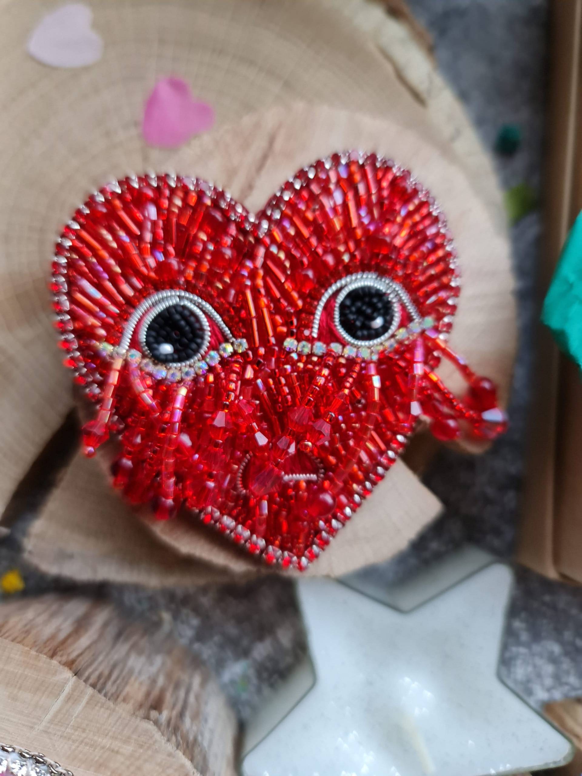 Perlen Herz Brosche Roter Kristall & Glasperlenschmuck von RdjewelryDesigns