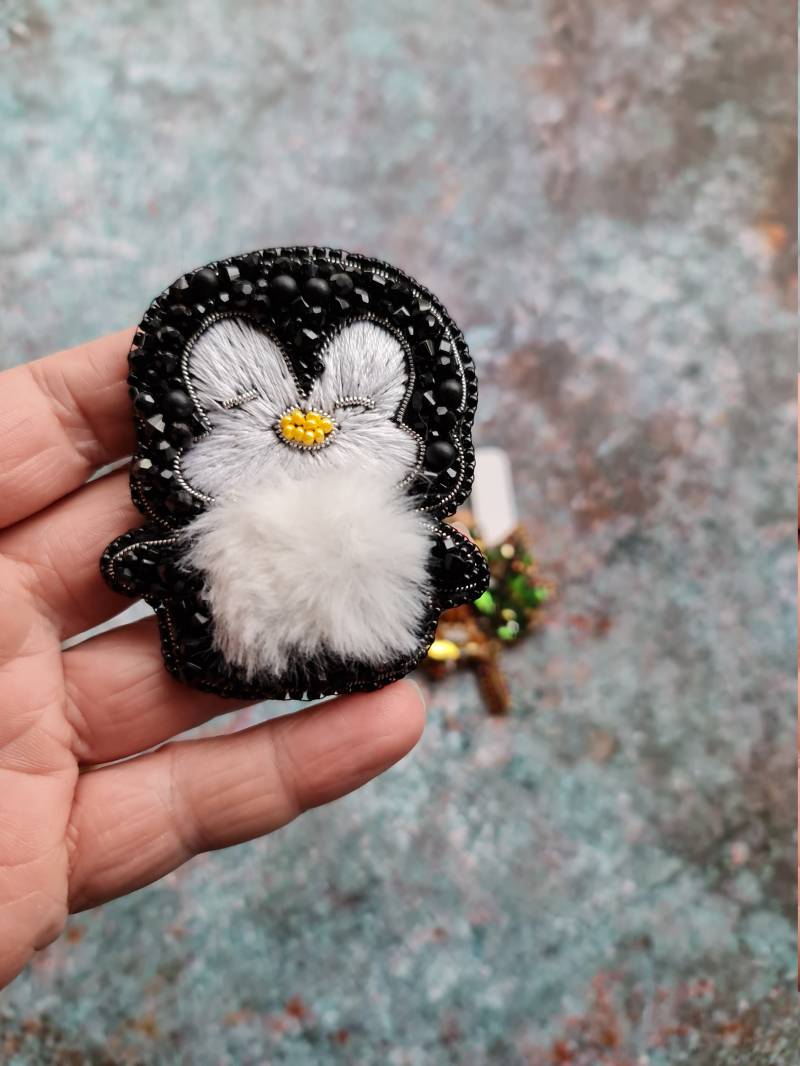 Pinguin Brosche Filz Anstecknadel von RdjewelryDesigns