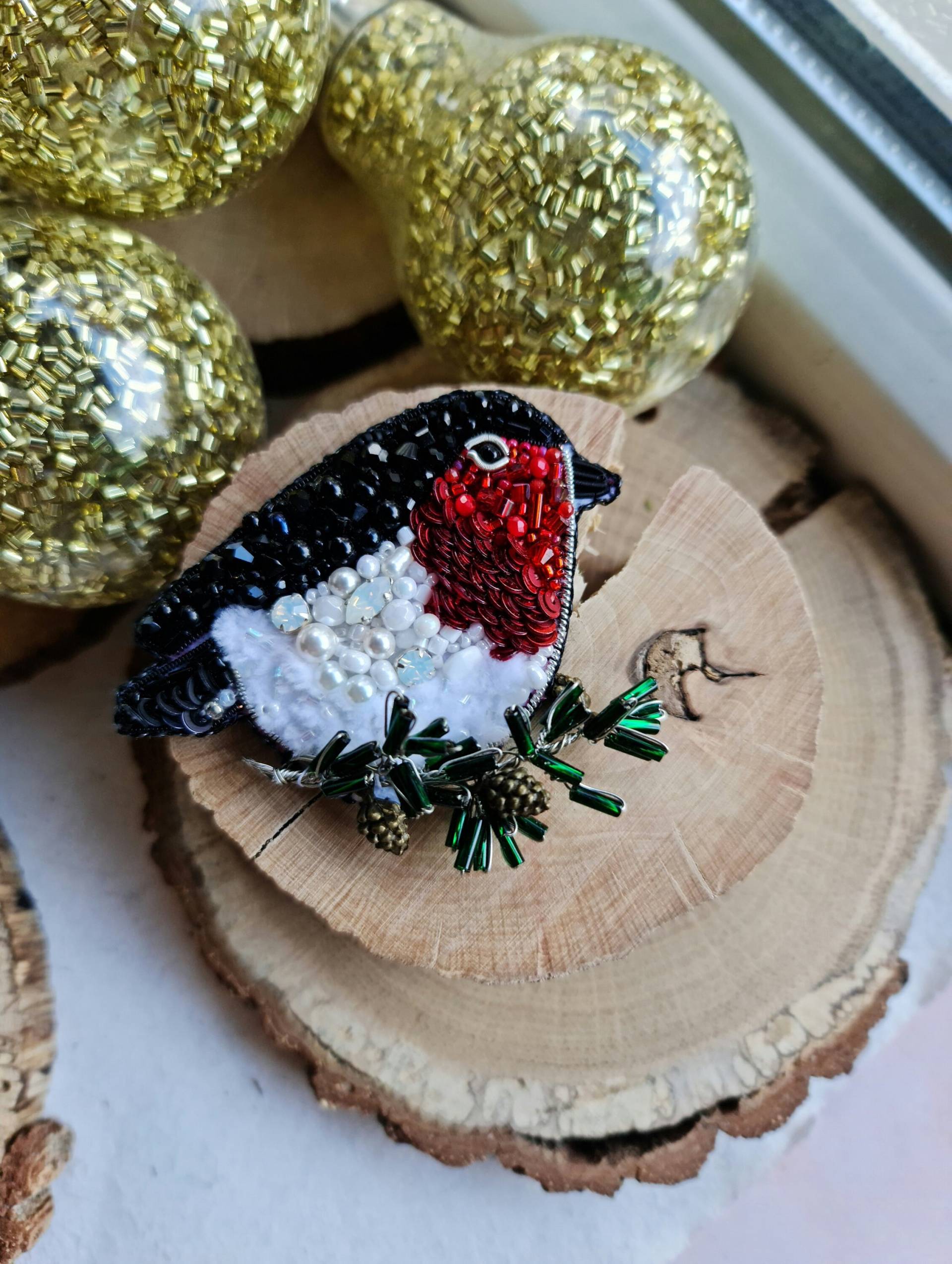 Rotkehlchen-Anhänger Weihnachts-Vogel-Brosche - Sparkling Holiday Delight von RdjewelryDesigns