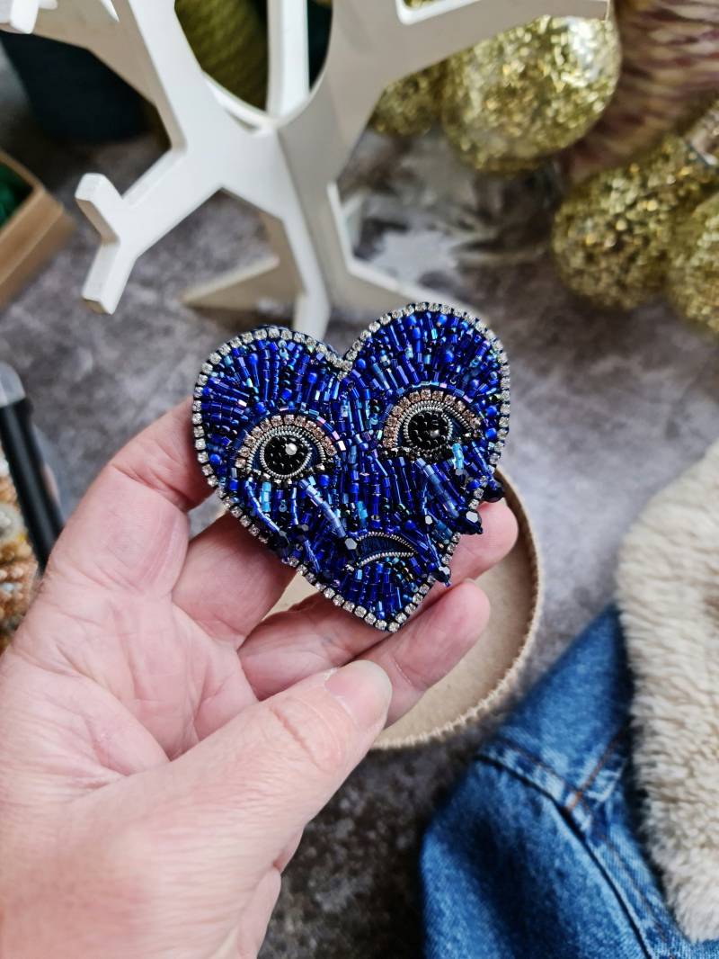Saphir Serenade Blaue Herz Perlen Brosche, Anstecknadel, Weihnachtsgeschenke Saphir Serenade Blaue Herz Perlen Brosche, Anstecknadel, Weihnachtsgeschenke von RdjewelryDesigns
