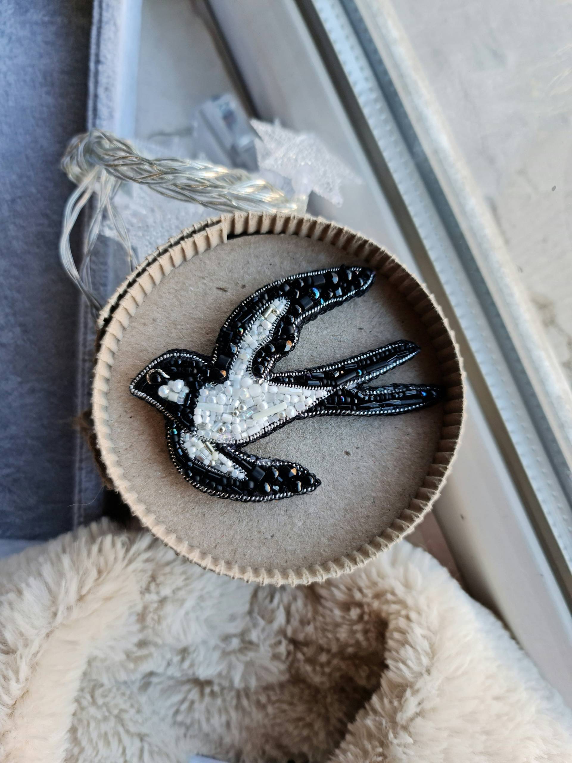 Schwalbe Vogel Brosche, Anstecknadeln, Geschenk Für Ihn von RdjewelryDesigns