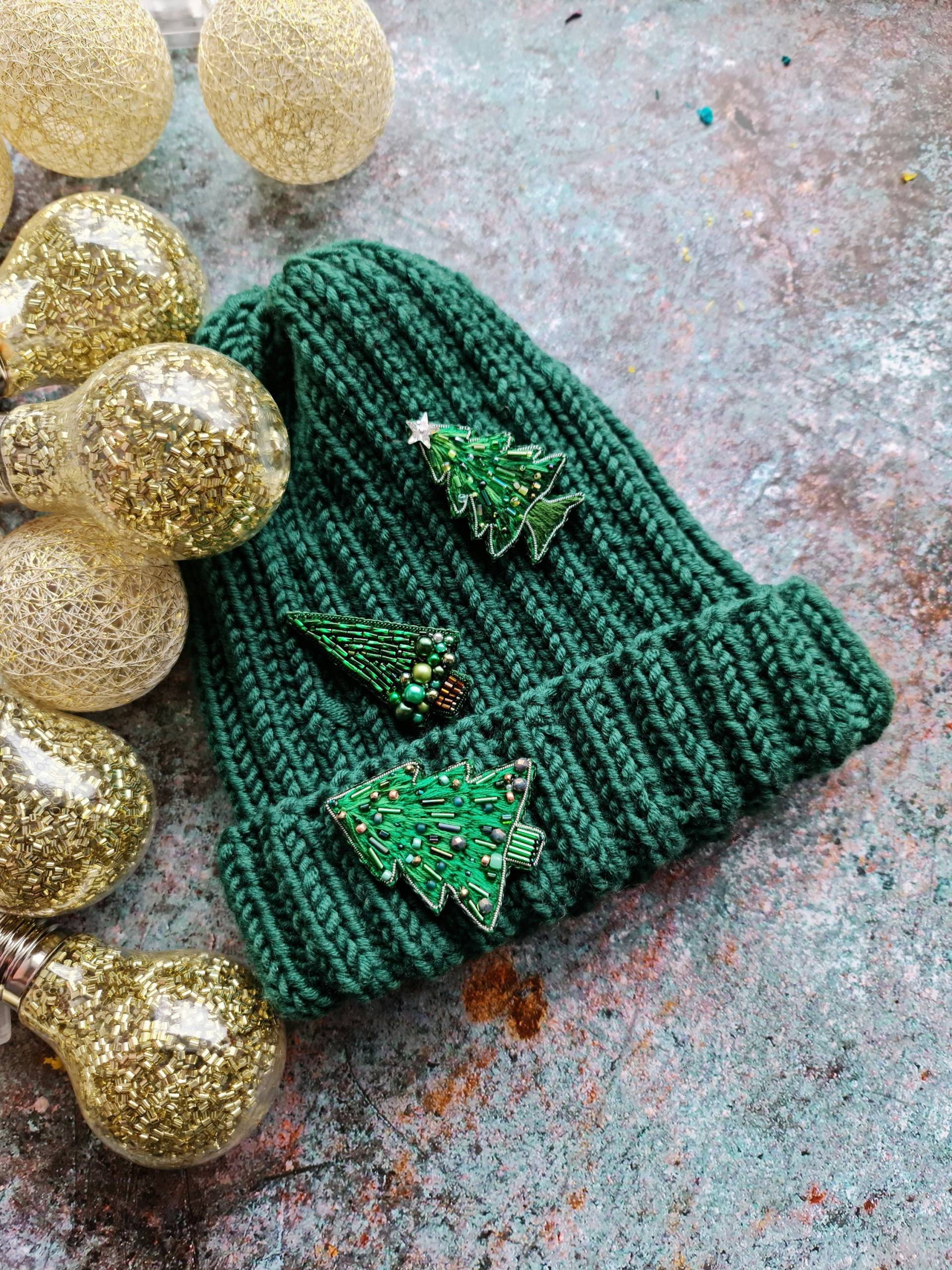 Tannenbaum Brosche, Grüne Weihnachtsbrosche, Naturschmuck von RdjewelryDesigns