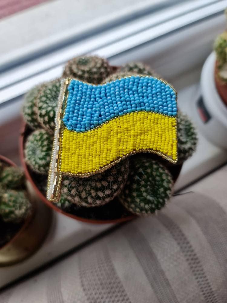 Ukraine Flagge Anstecknadel, Perlenschmuck Brosche Ukraine Flagge Anstecknadel, Perlenschmuck Brosche von RdjewelryDesigns