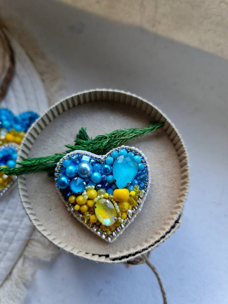 Ukraine Herz Pin, Blau Gelb Flagge Handgemachte Brosche Ukraine Herz Pin, Blau Gelb Flagge Handgemachte Brosche von RdjewelryDesigns