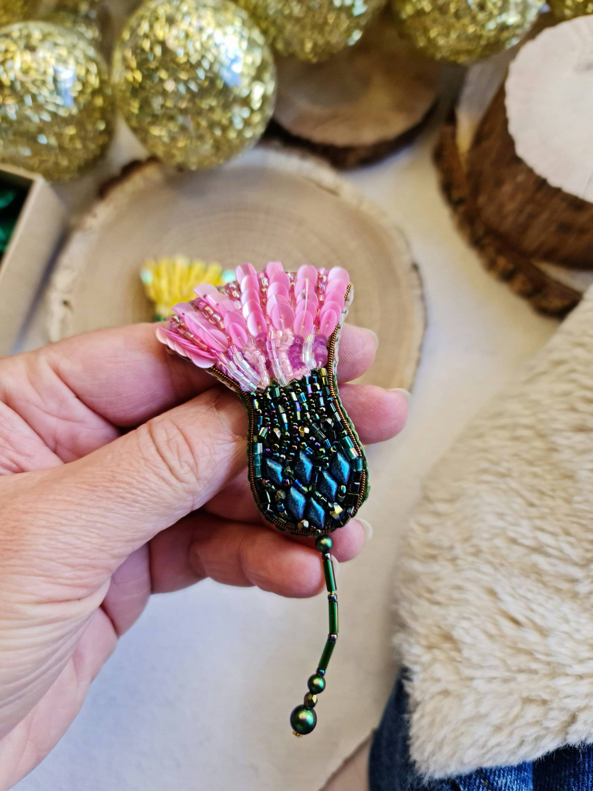 Verzauberte Distel Garten Perlen Brosche - Blumen Embroidery Pin Verzauberte Distel Garten Perlen Brosche - Blumen Embroidery Pin von RdjewelryDesigns