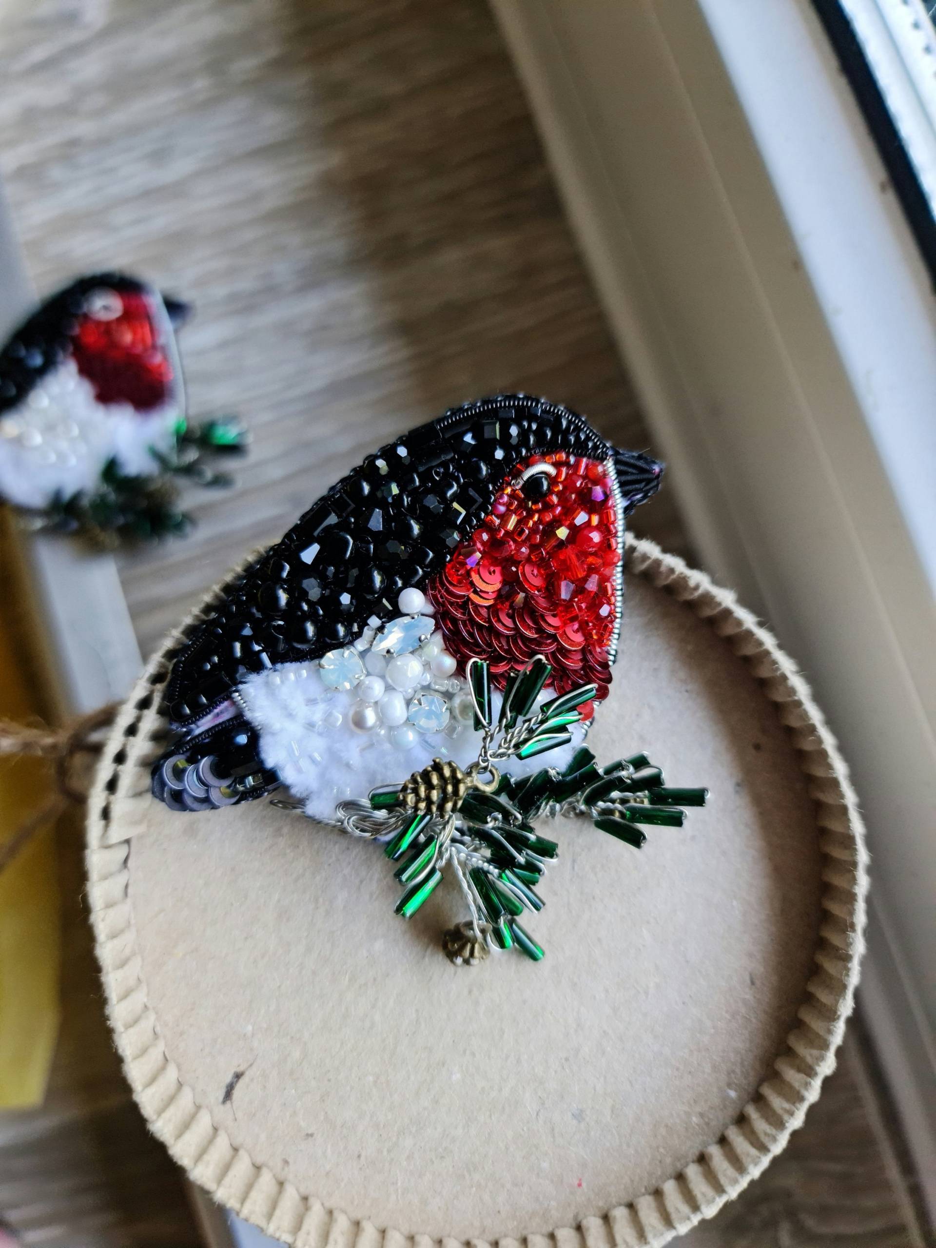 Weihnachten Rotkehlchen Perlen Brosche, Geschenke, Vogel Brosche von RdjewelryDesigns