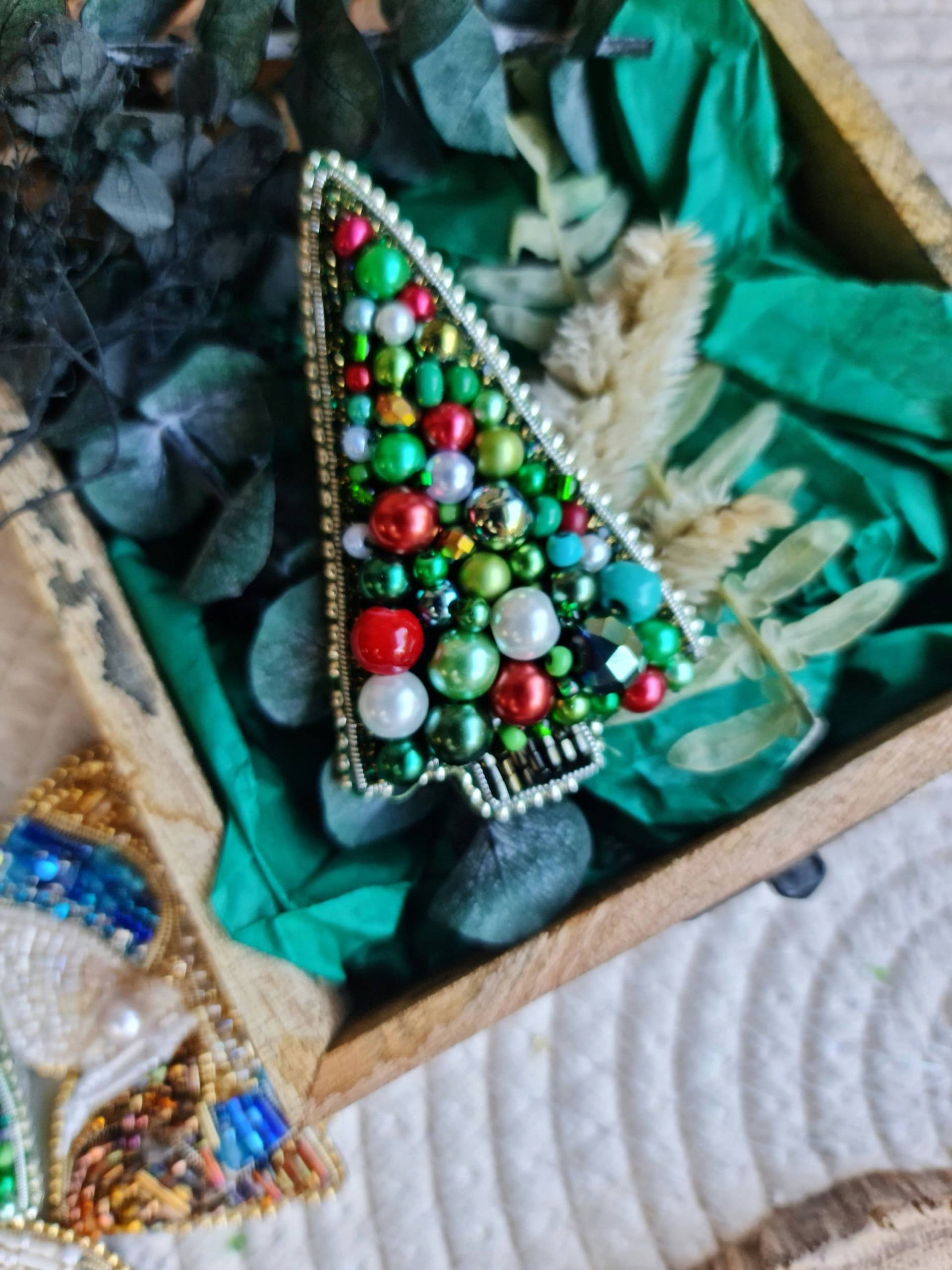 Weihnachts Brosche, Grüne Baumnadel, Urlaub Schmuck, Handgemacht Weihnachtsverzierung von RdjewelryDesigns