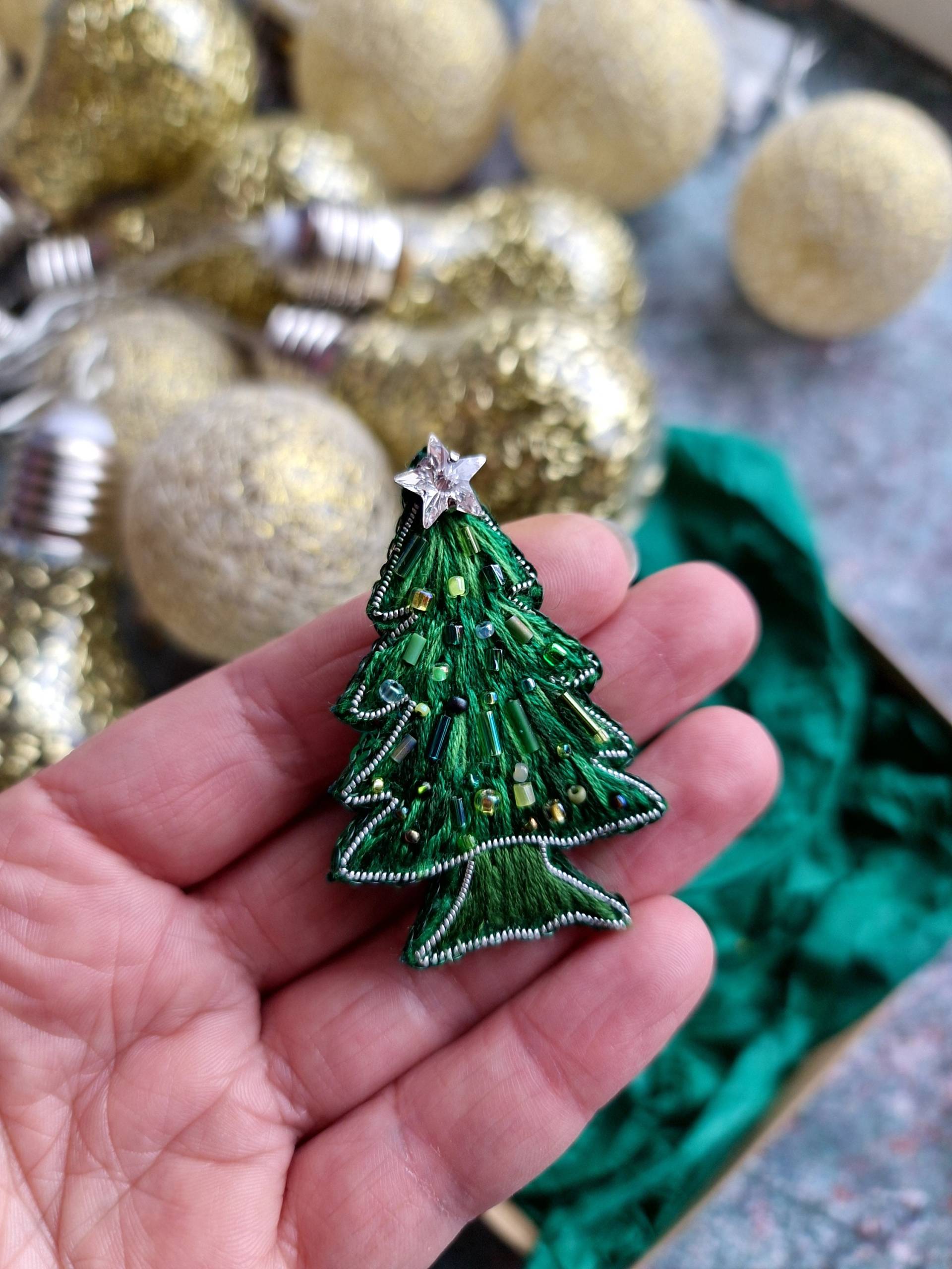 Weihnachtsbaum Mit Einem Kleinen Stern, Weihnachtsstickerei Brosche, Geschenkset Weihnachtsbrosche Für Familie von RdjewelryDesigns