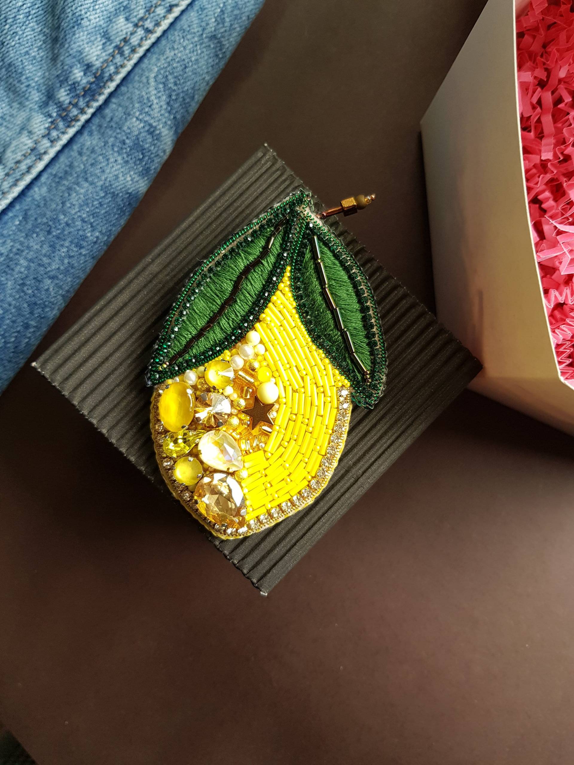 Zitrone Perlen Brosche, Valentinstag Geschenke Zitrone Perlen Brosche, Valentinstag Geschenke von RdjewelryDesigns