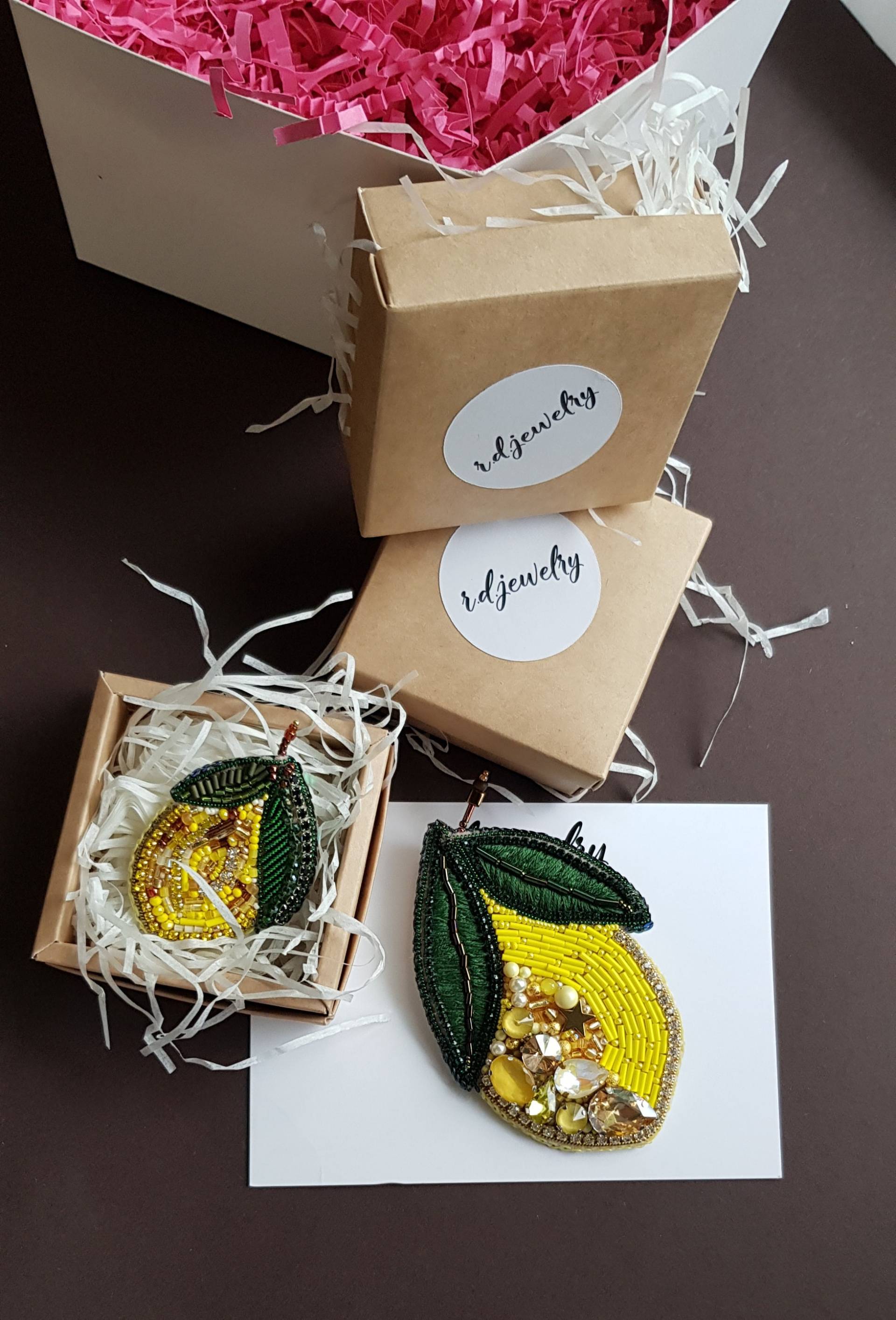 Zitrone Pin, Frucht Perlen Brosche, Blumen Liebhaber Geschenk Zitrone Pin, Frucht Perlen Brosche, Blumen Liebhaber Geschenk von RdjewelryDesigns