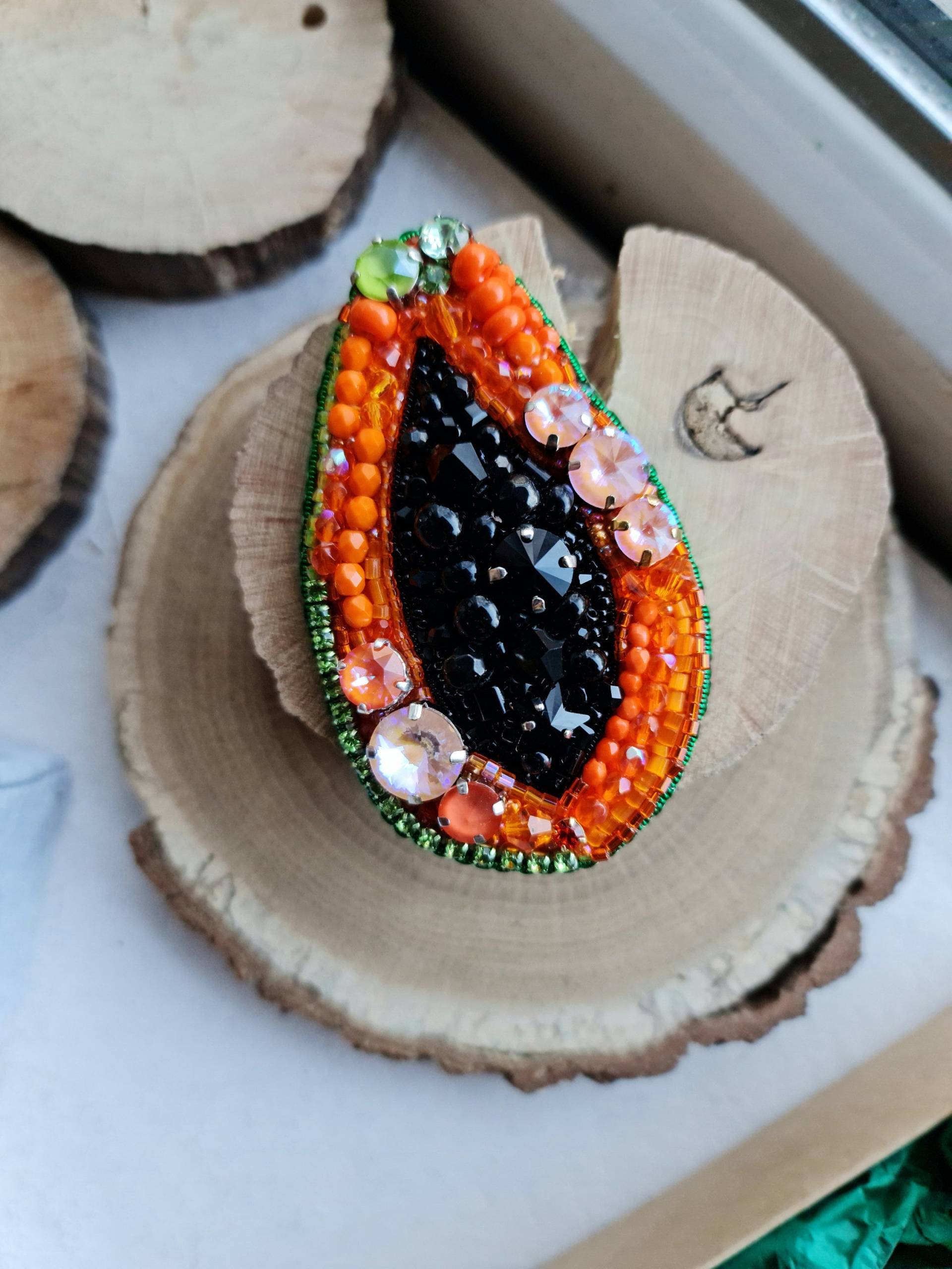 stickerei Obst Brosche, Geschenk Für Naturliebhaberin Zum Muttertag von RdjewelryDesigns