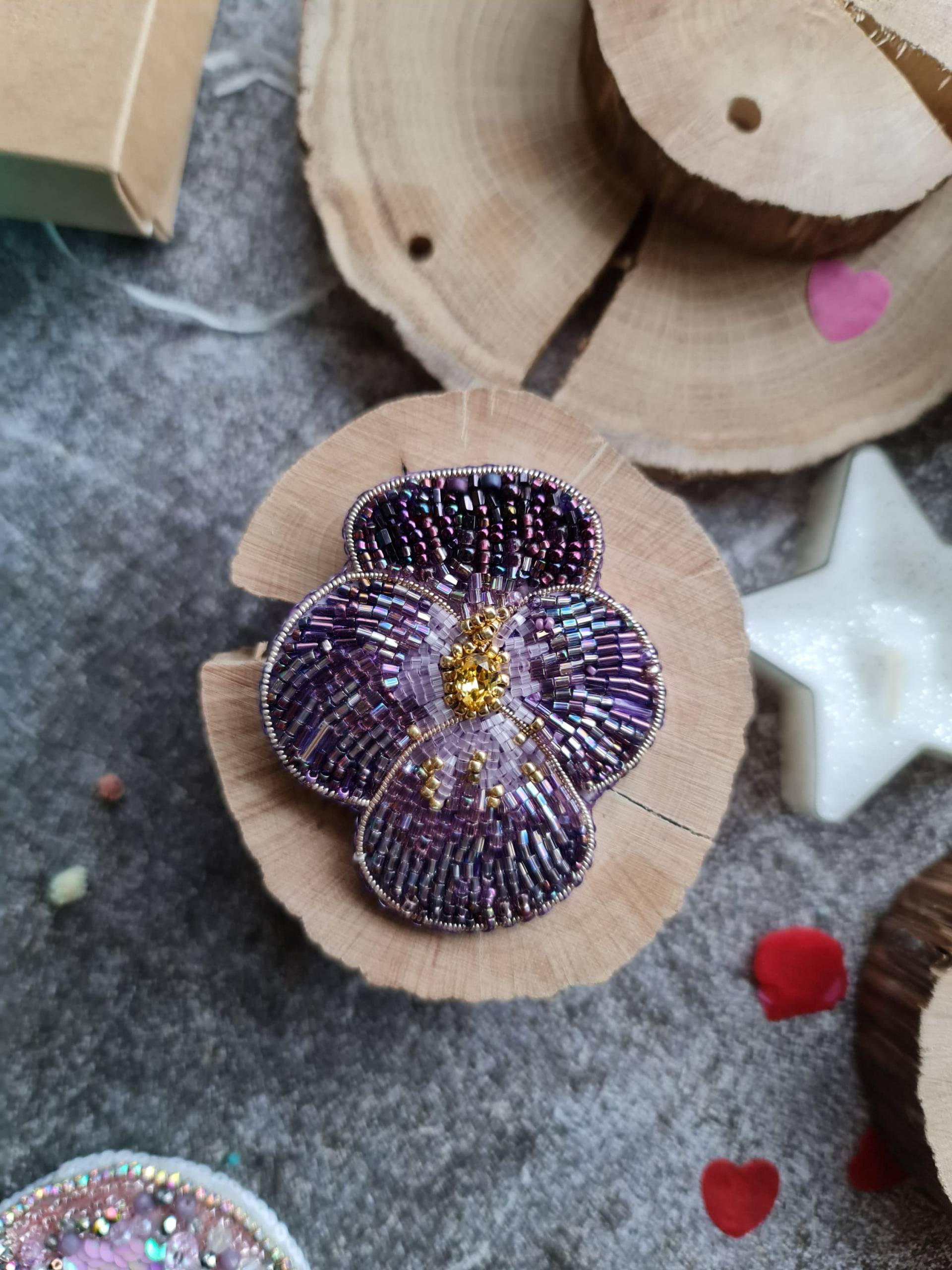 stiefmütterchen Brosche Handgemachte Anstecknadel, Einzigartiger Schmuck Geschenk von RdjewelryDesigns