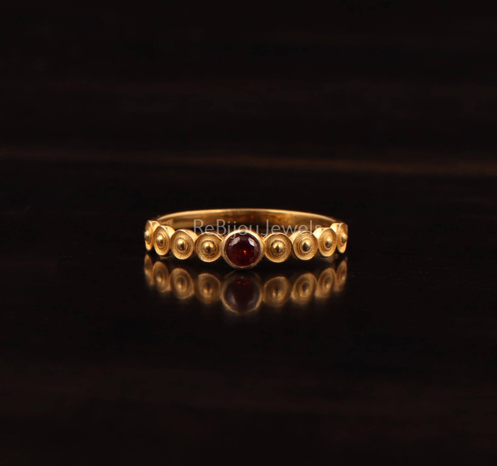 Roter Granat Verlobungsring 14K Vergoldeter Sterlingsilber Jubiläumsring Für Frauen von ReBijouJewels