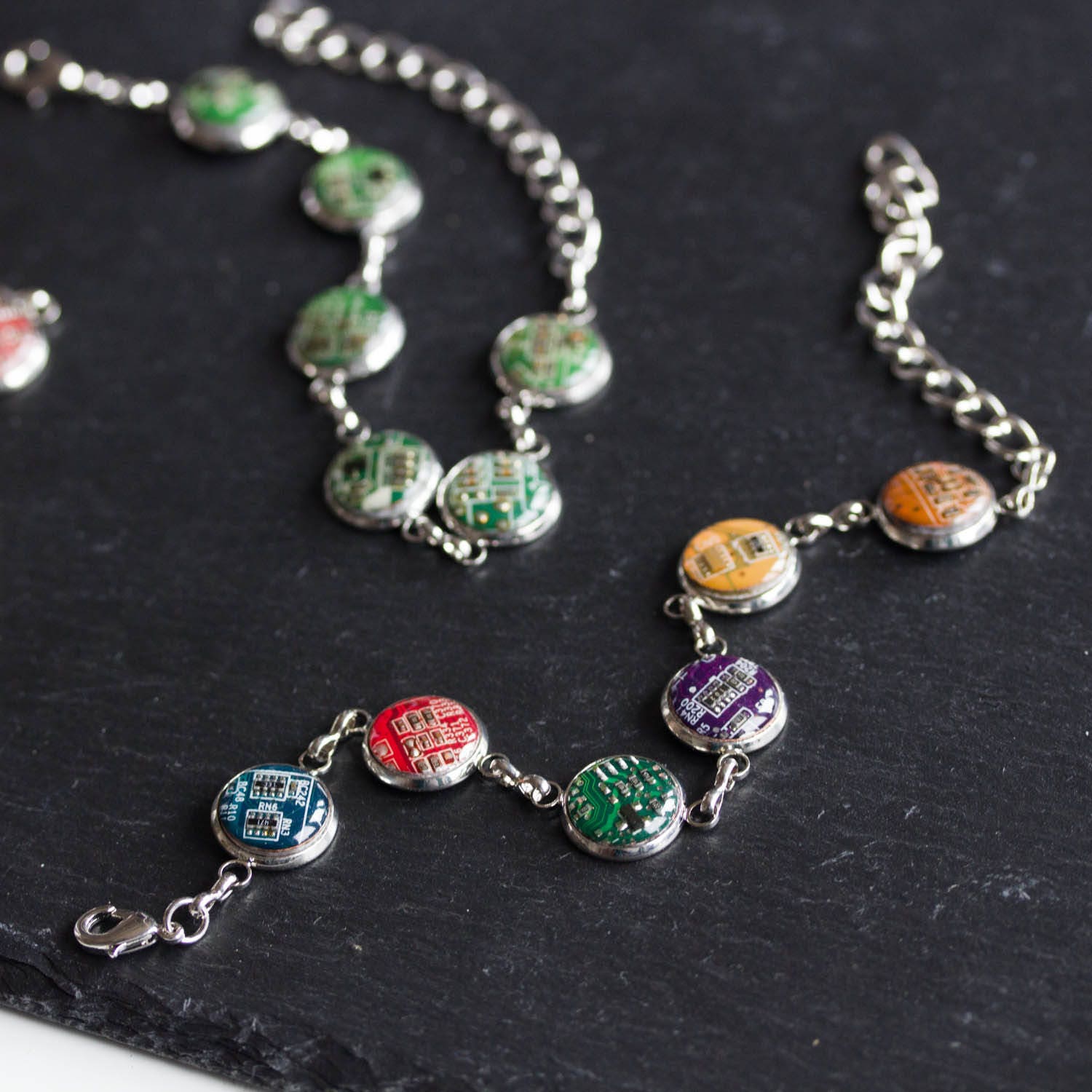 Bunt Armband Aus Recycelter Platine, Regenbogen Armband, Unikate von ReComputing