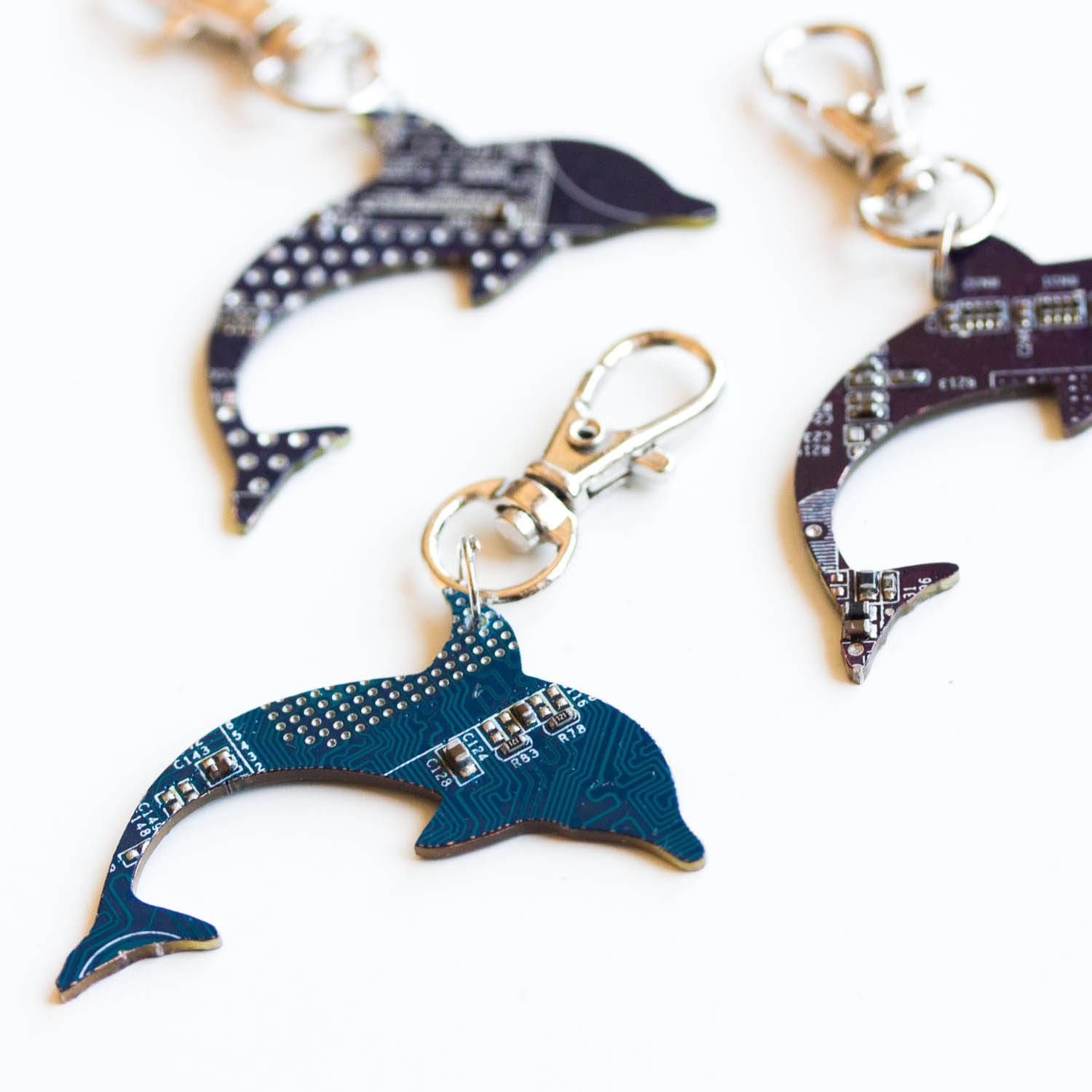 Platine Delphin - Schlüsselanhänger Oder Taschenanhänger, Recyceltes Geschenk, Computer Nerd Nerdy, Science Geek, Geschenk Für Gamer von ReComputing