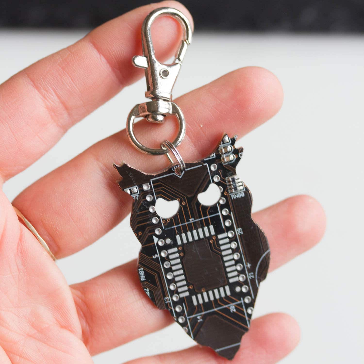 Platine Eule - Schlüsselanhänger Oder Taschenanhänger, Recyceltes Geschenk, Computer Nerd Nerdy, Science Geek, Geschenk Für Gamer von ReComputing