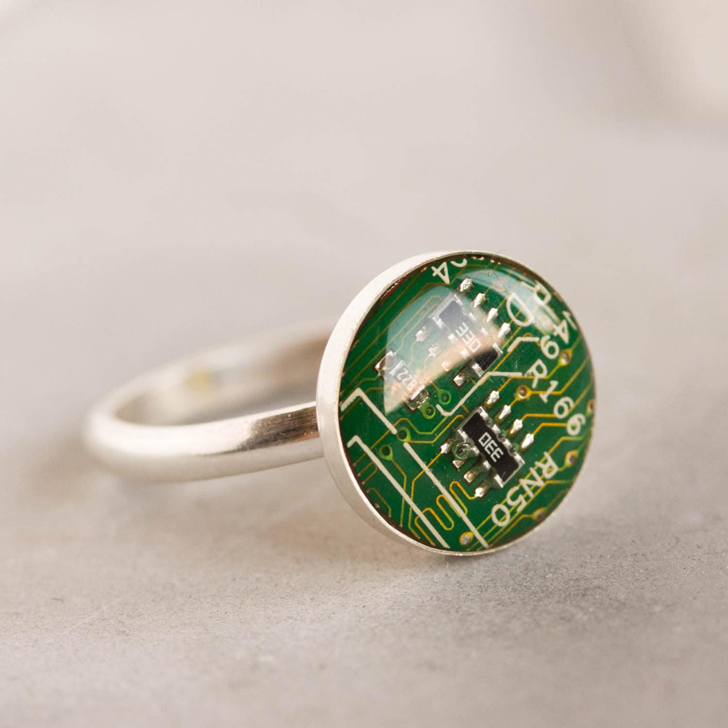 Sterling Silber Ring Mit Echtem Recycelten Platinen Stück von ReComputing