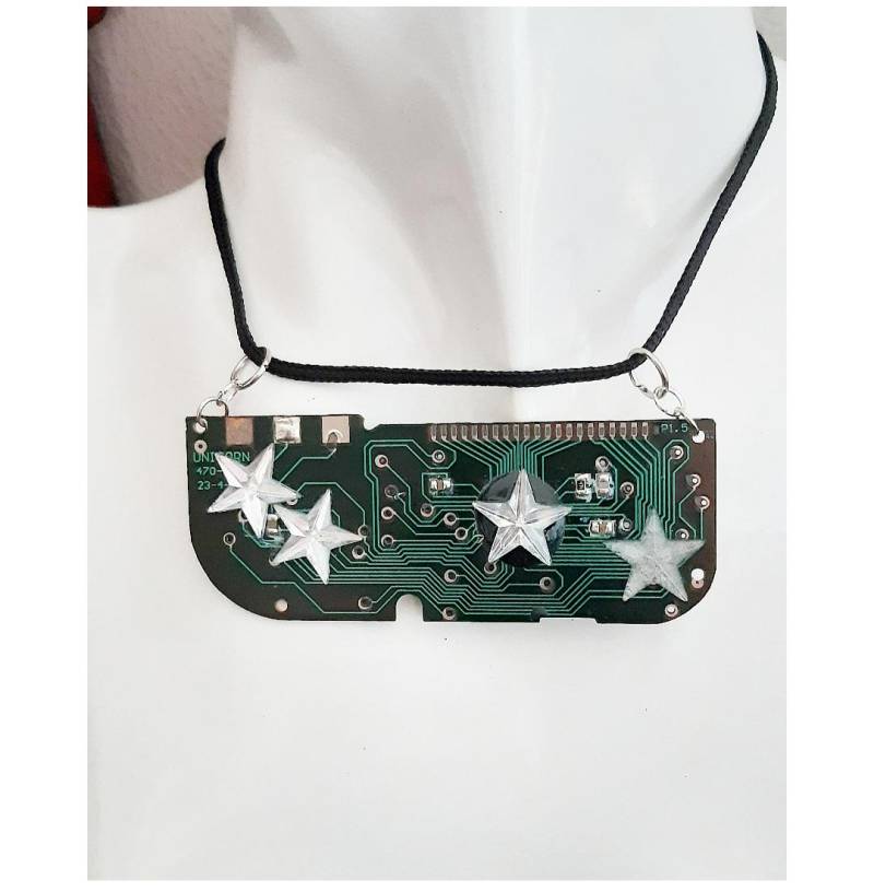 Geek-Schmuck. Damenschmuck. Kein Abfall. Anhänger Mit Gedruckter Schaltung Und Stern-Strasssteinen. Recycelter Schmuck. Originalschmuck von ReKupTruKKreations