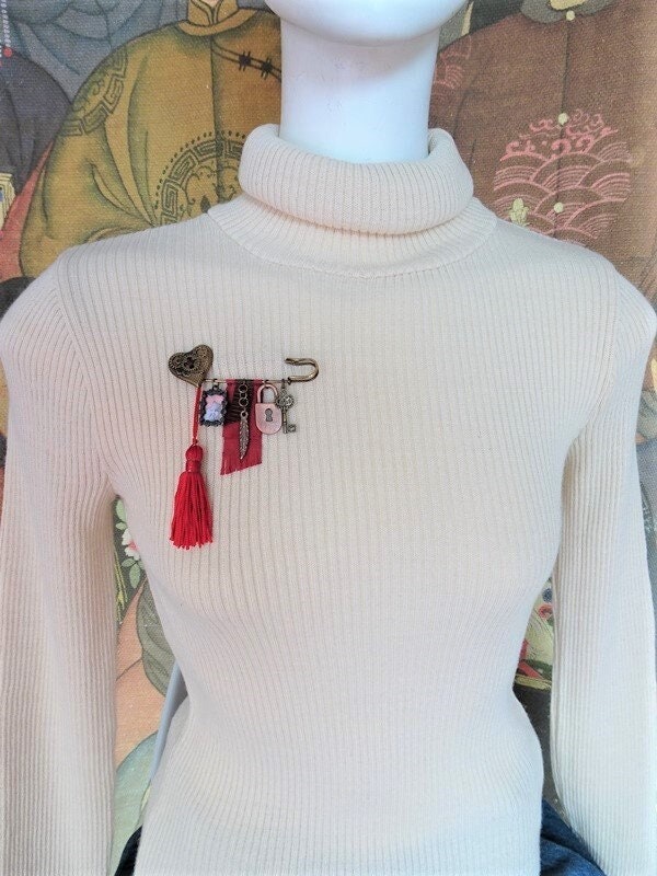 Kein Verlust. Broschen-Anhänger. Schmuck Aus Recycelten Materialien. Upcycling-Schmuck. Damenschmuck. Erholung. Recycling von ReKupTruKKreations