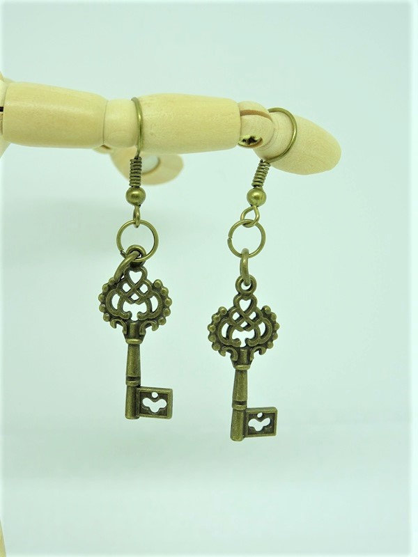 Schlüsselschmuck. Schlüsselohrringe. Damenschmuck. Modeschmuck. Mädchenschmuck von ReKupTruKKreations