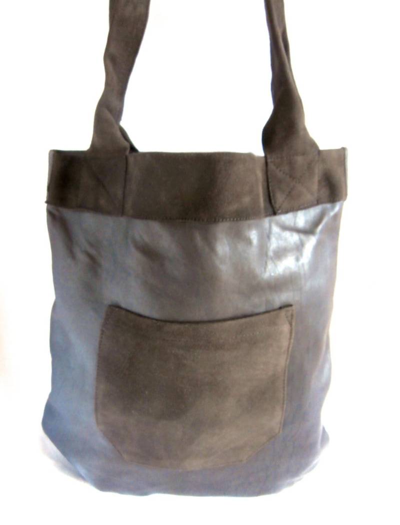 Handgenähte Kleine Einkaufstasche Aus Leder Wiederverwendetes Vintage Wildleder Handgenähte Kleine Einkaufstasche Aus Leder Wiederverwendetes Vintage Wildleder von ReTainReMakeReNew