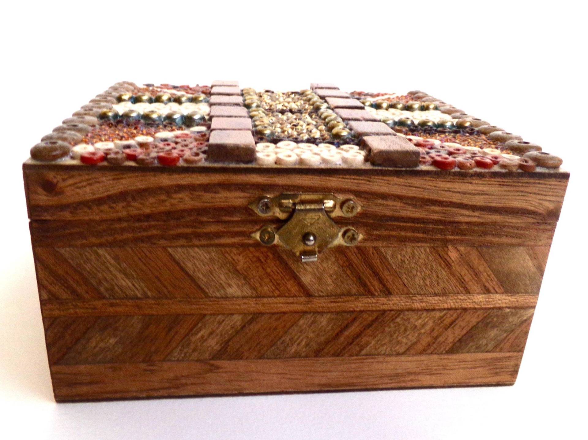 Upcycled Bead Mosaic Box - Schmuckkästchen Aus Holz, Andenken Oder Erbstückbox Upcycled Bead Mosaic Box - Schmuckkästchen Aus Holz, Andenken Oder Erbstückbox von ReTainReMakeReNew