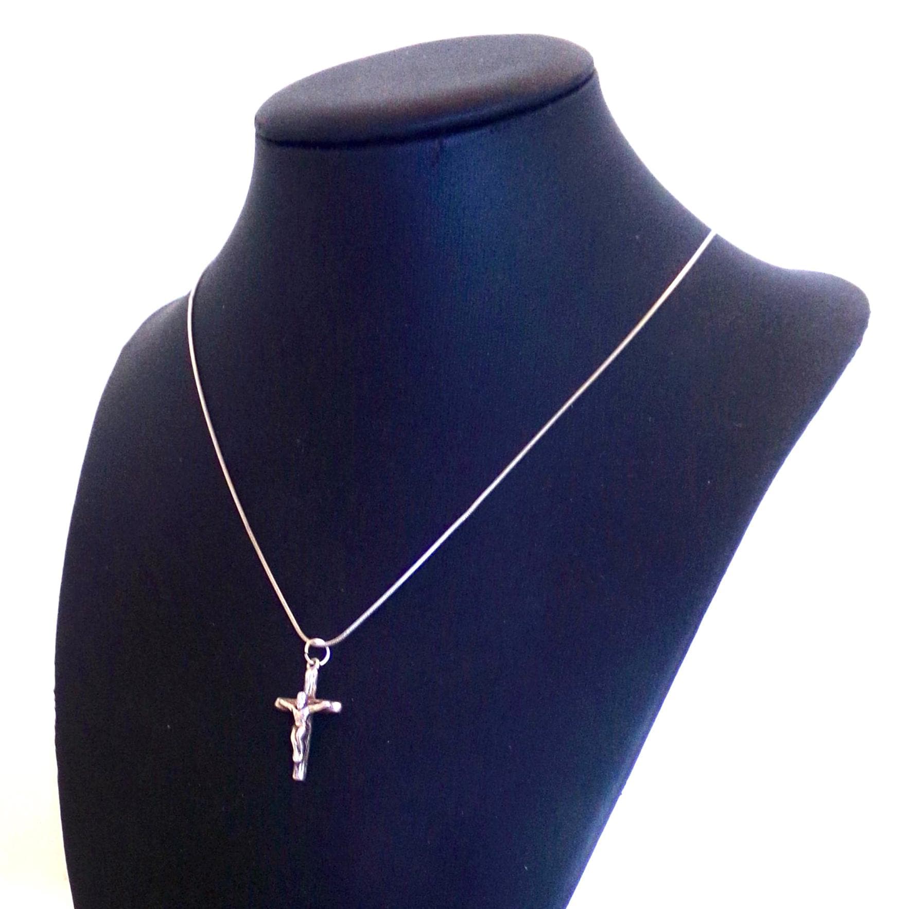 sterling Silber Kruzifix Anhänger Halskette - Vintage Christian Schmuck Für Männer, Frauen Und Kinder sterling Silber Kruzifix Anhänger Halskette - Vintage Christian Schmuck Für Männer, Frauen Und Kinder von ReTainReUse