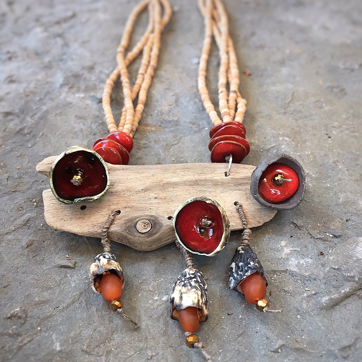 Treibholz Anhänger Handgemachte Keramik & Kokosnuss Perlen, Boho Style von ReTeTeer