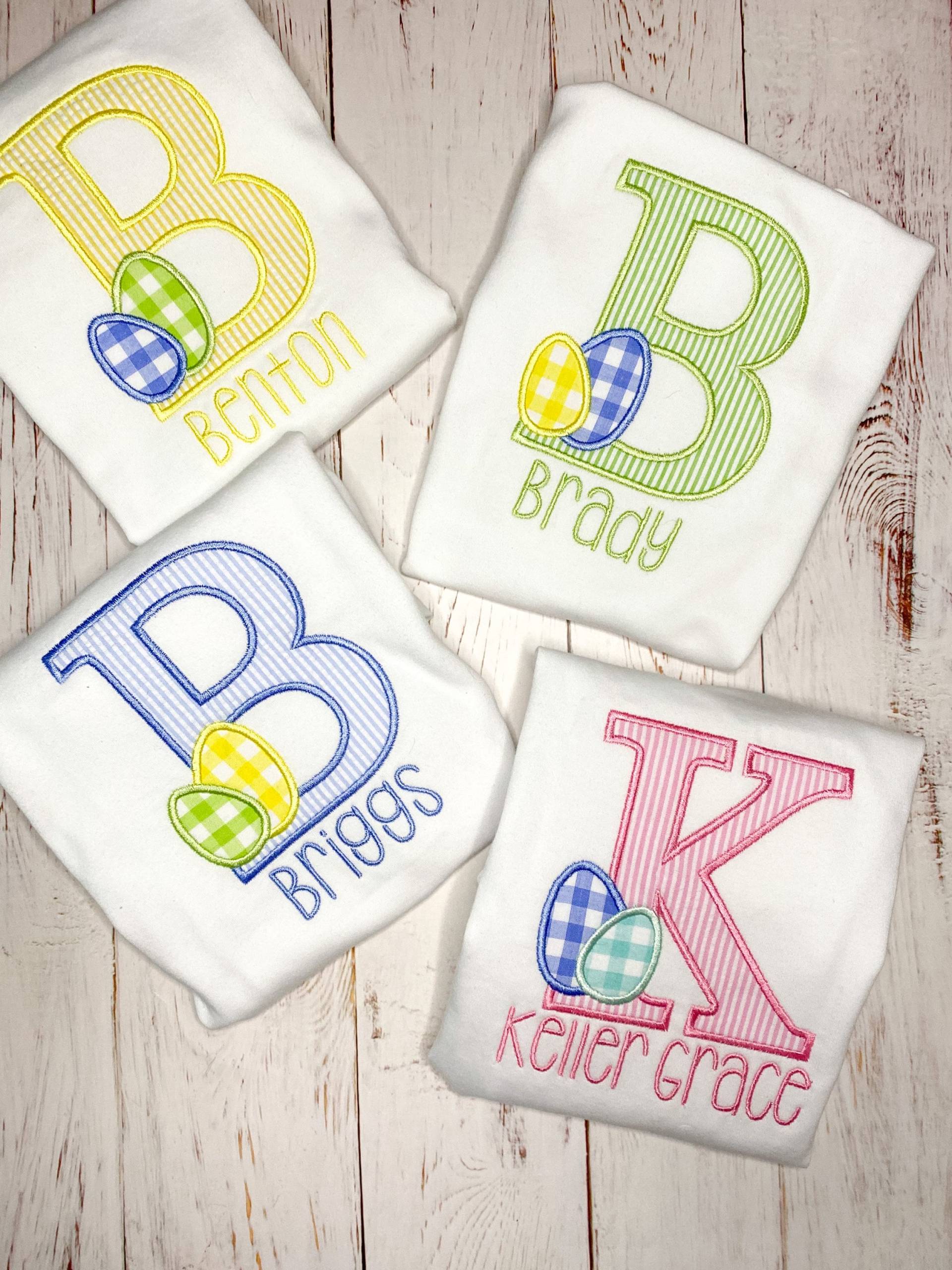 Mehr Farben, Ostern Buchstabe Monogramm Besticktes Shirt Für Baby Oder Kleinkind, Osterei Tshirt, Bruder Schwester Passende Osteroutfits von ReaReaJs