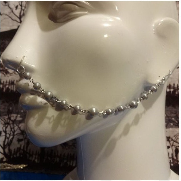 Graue Perlenkette Einzelstrang Nasenkette Graue Perlenkette Einzelstrang Nasenkette von ReactionBodyChains