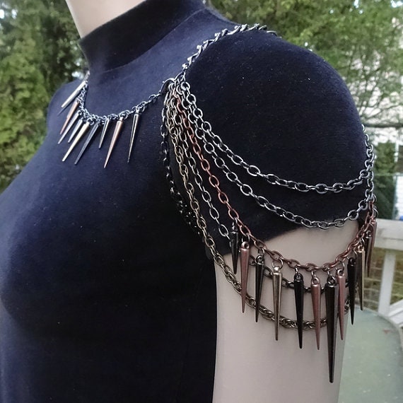 Mixed Metal Spiked Schulterkettenhalskette Auch in Solid-Farben Erhältlich Mixed Metal Spiked Schulterkettenhalskette Auch in Solid-Farben Erhältlich von ReactionBodyChains