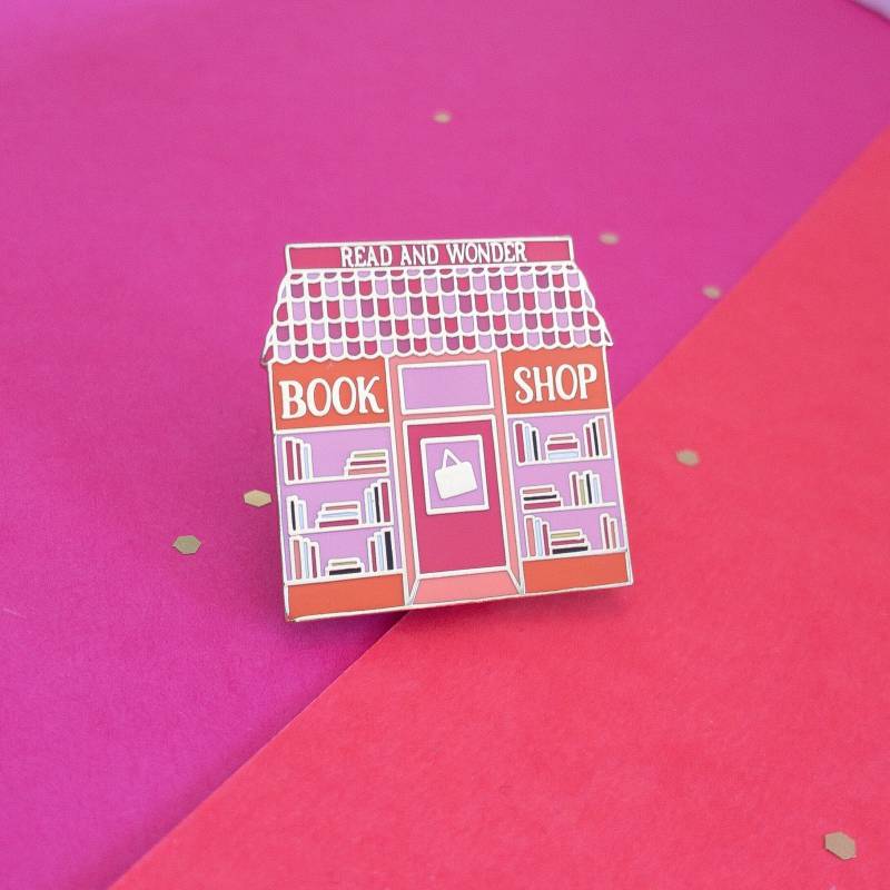 Book Shop Emaille Pin | Orange Und Pinke Variante von ReadandWonder