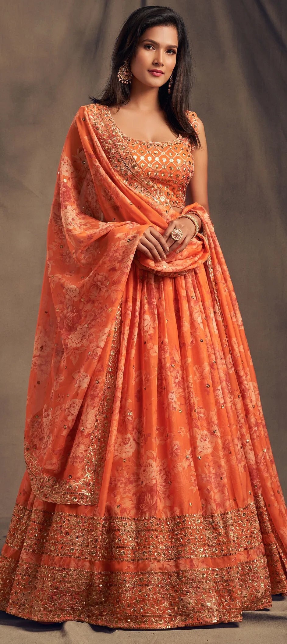 Organza Seide Verlobung Lehenga in Orange Mit Bestickter Arbeit 1756297 von ReadiprintDesigns