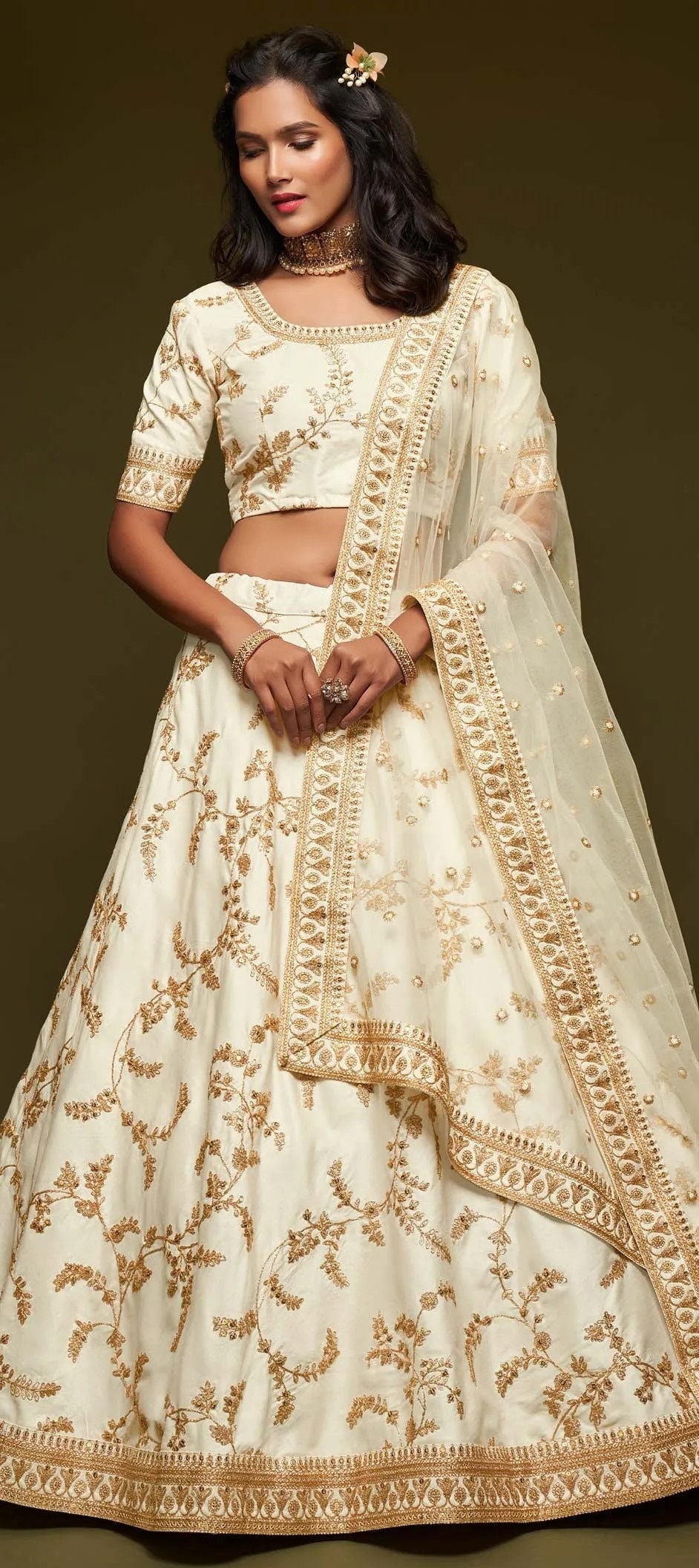 Seidenhochzeiten Lehenga in Weiß Und Off White Mit Fadenarbeit 1752883 von ReadiprintDesigns