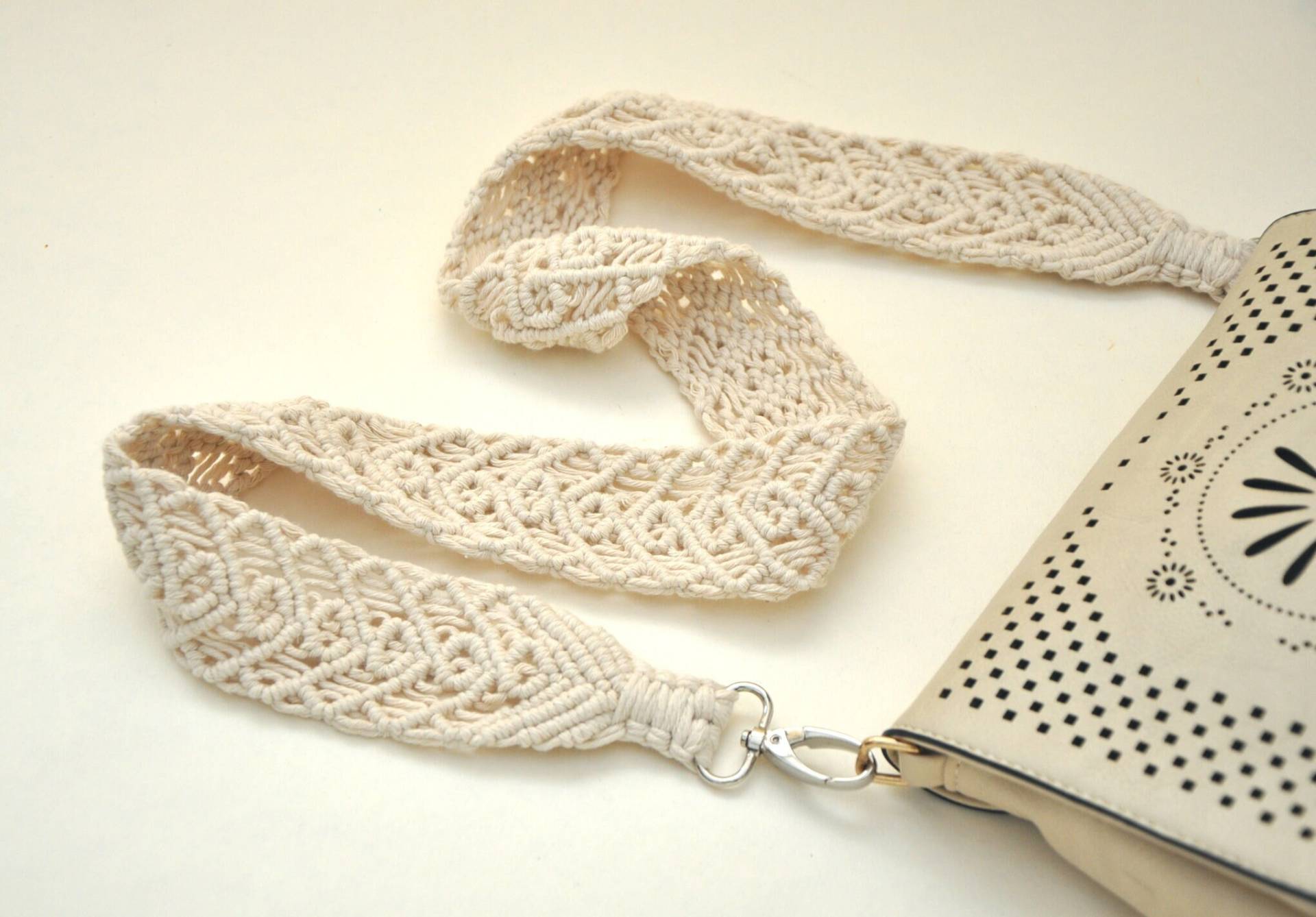 Makramee Off White Extra Breit Geldbörse Gurt Gewebte Natürliche Baumwolle Schultergurt Ersatz Boho Taschengurt Geschenk Mit Herzen Makramee Off White Extra Breit Geldbörse Gurt Gewebte Natürliche Baumwolle Schultergurt Ersatz Boho Taschengurt Geschenk Mit Herzen von ReadyYourKnot