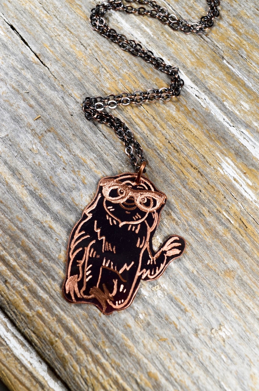 Faultier Mit Gläser Von Hand Graviert Halskette in Kupfer - Skizziert Und Hitze Patina Super Süße Tieren Brille von ReaganJuel