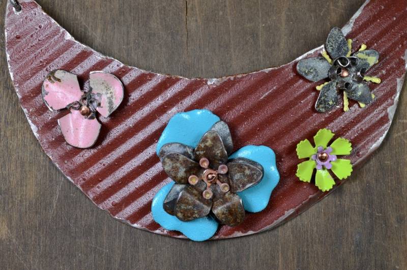 Geborgen & Upcycled Decke Zinn Blume Aussage Halskette Perfekt Patina, Stellar Thema 100 % Handarbeit Kunst Zum Tragen - Reaganjuel Tin12 von ReaganJuel