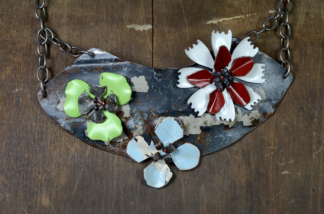 Geborgen & Upcycled Decke Zinn Blume Aussage Halskette Perfekt Patina, Stellar Thema 100 % Handarbeit Kunst Zum Tragen - Reaganjuel Tin14 von ReaganJuel