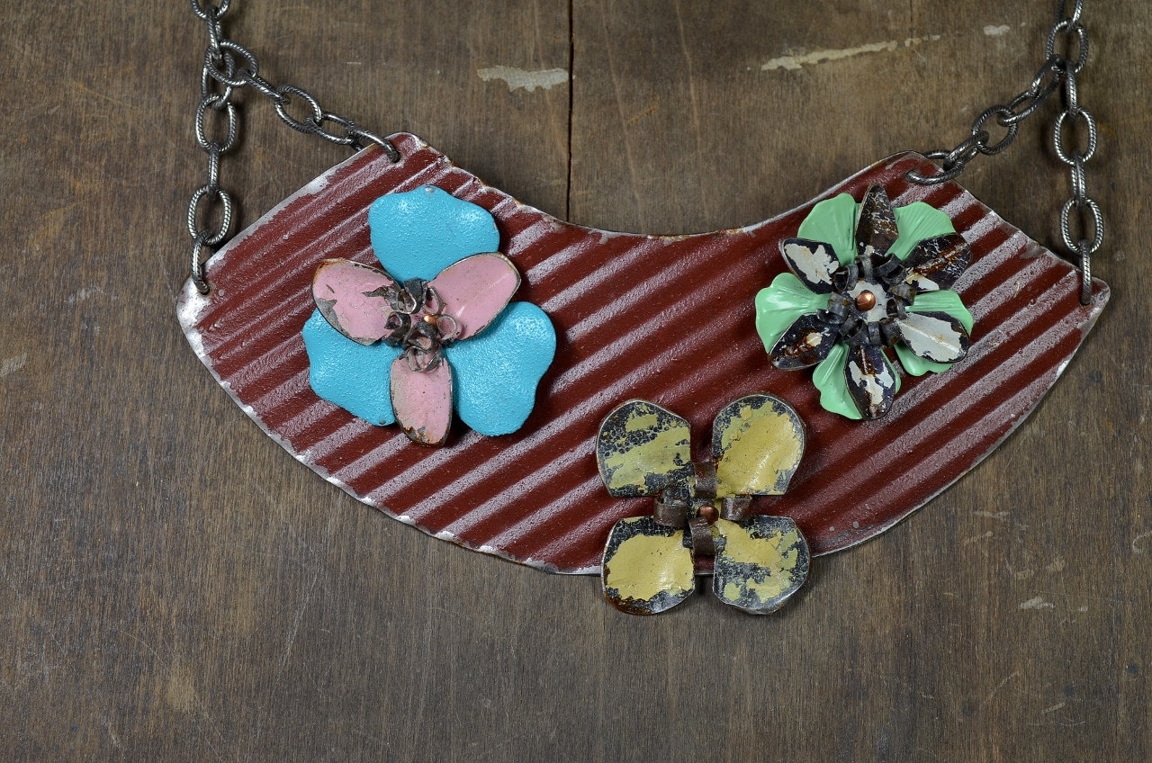 Geborgen & Upcycled Decke Zinn Blume Aussage Halskette Perfekt Patina, Stellar Thema 100 % Handarbeit Kunst Zum Tragen - Reaganjuel Tin17 von ReaganJuel