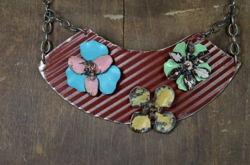 Geborgen & Upcycled Decke Zinn Blume Aussage Halskette Perfekt Patina, Stellar Thema 100 % Handarbeit Kunst Zum Tragen - Reaganjuel Tin17 von ReaganJuel