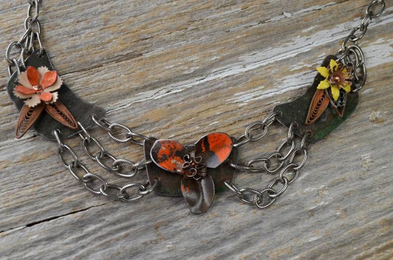 Geborgen & Upcycled Decke Zinn Blume Aussage Halskette Perfekt Patina, Stellar Thema 100 % Handarbeit Kunst Zum Tragen - Reaganjuel Tin19 von ReaganJuel