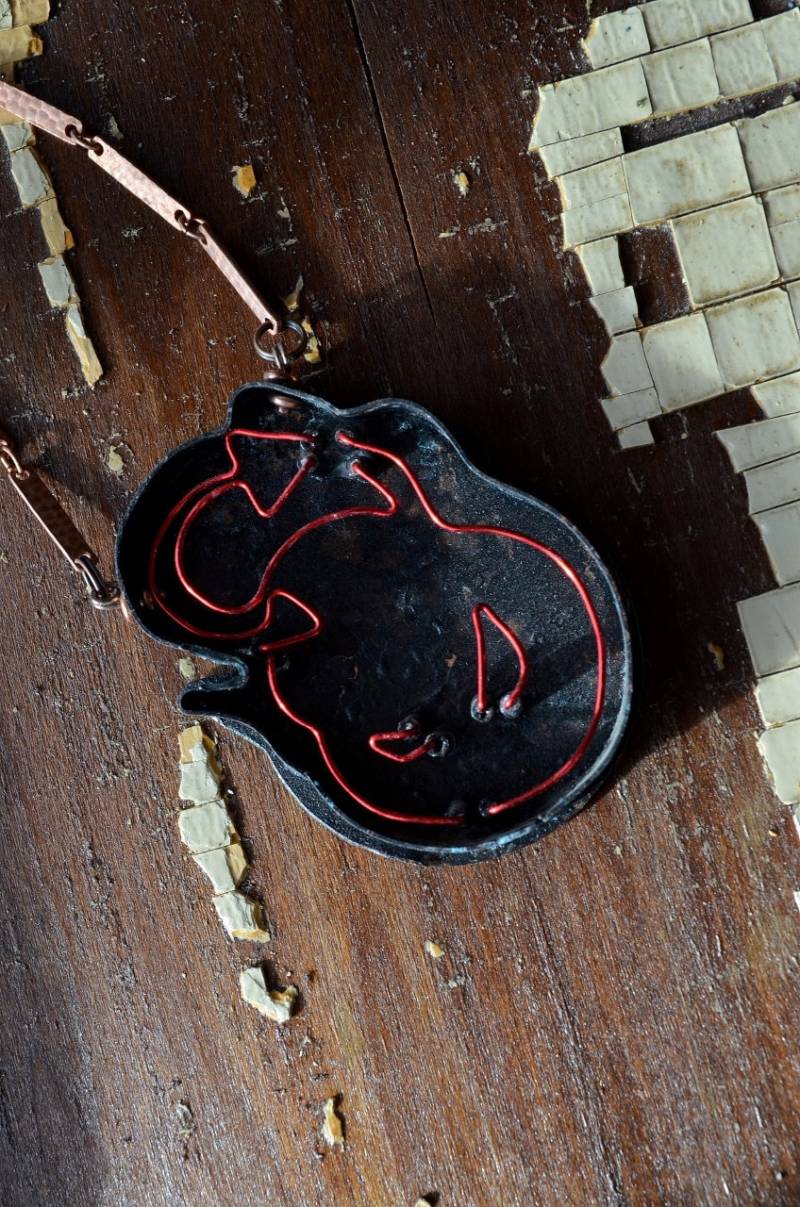 Hell Boy Neon Halskette Vintage Leuchtreklame Neu Gestaltet Und Geschmiedet in Kunst, Die Sie Tragen - Reaganjuel von ReaganJuel