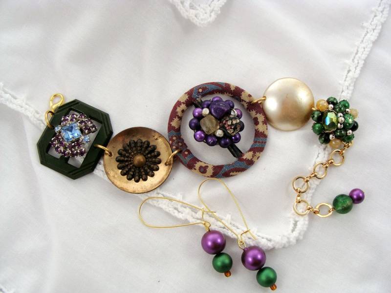 Jahrgang Geborgen Schmuck Assemblage Armband Perfekte Lila & Grün - Reaganjuel von ReaganJuel