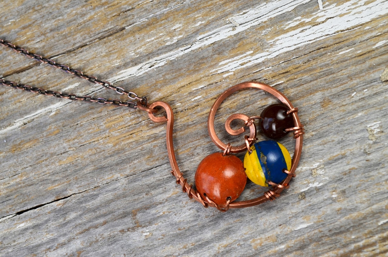 Jahrgang Nummernschilder Umwickelt in Eine Funky Wirbel-Kette. Kupfer Gebrannt, Dapped Platten - Penny Straßen Von Reaganjuel License22 von ReaganJuel