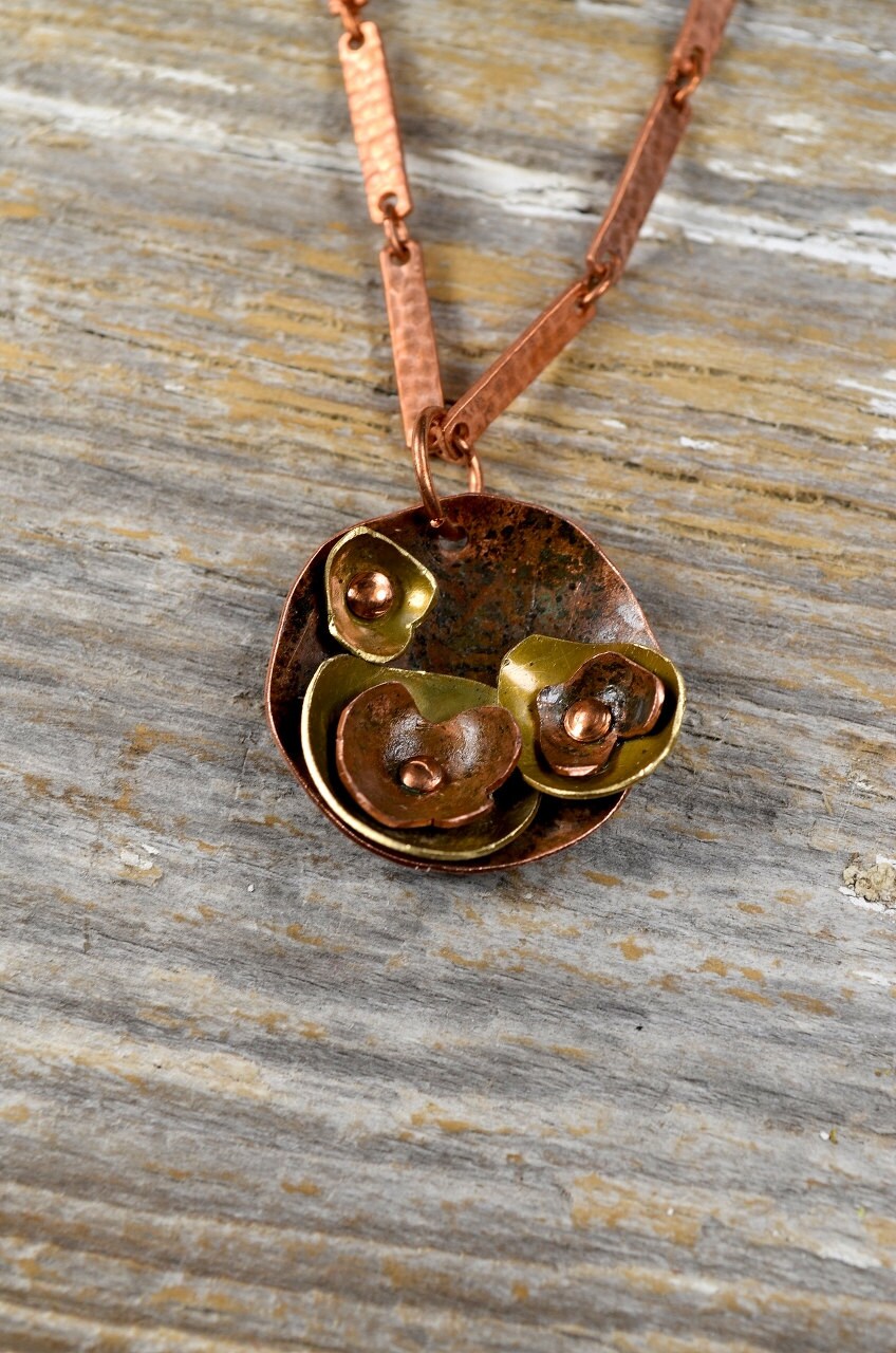 Kupfer Gemischt Metall Blume Halskette - Reclamied Und Messing in Multi Geschichteten Metalsmithed Halskette Reclaimed28 von ReaganJuel